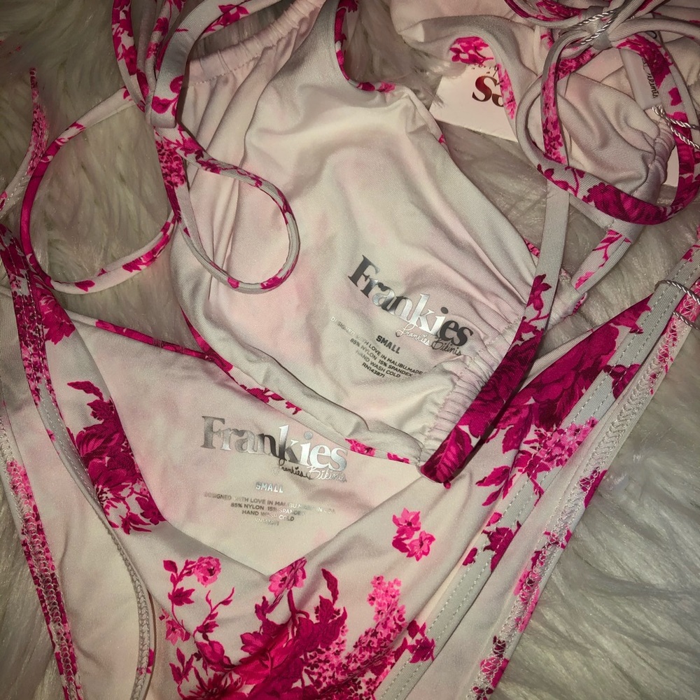 Frankie’s Bikinis Set - Picture 4 of 6